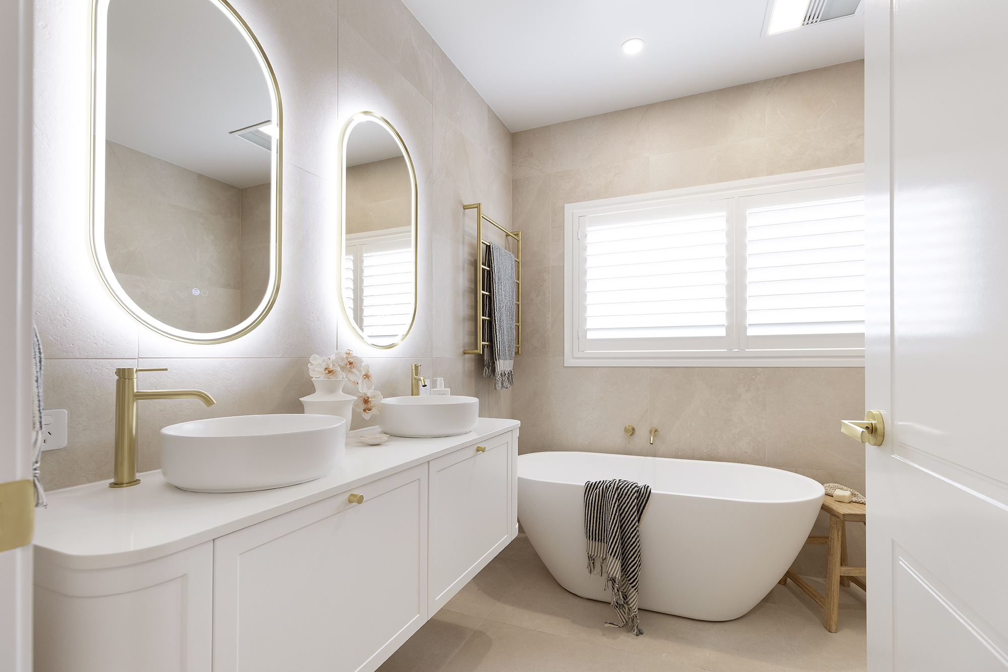 Westbuilt Display 4 LR-1
